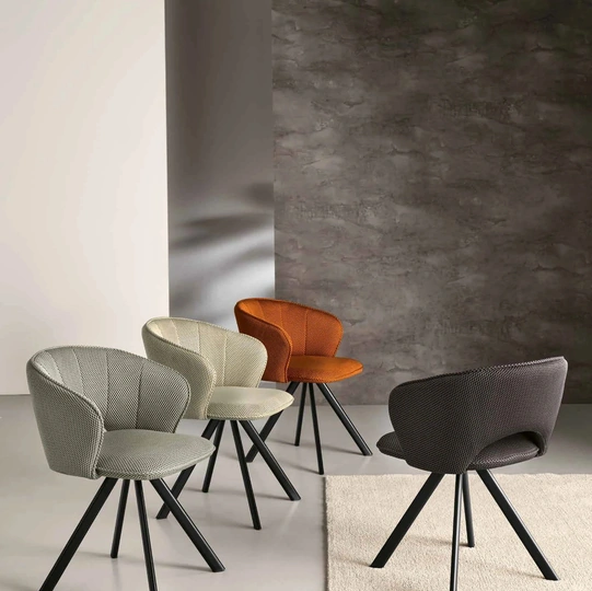 Sedia Gea in tessuto di Capodarte