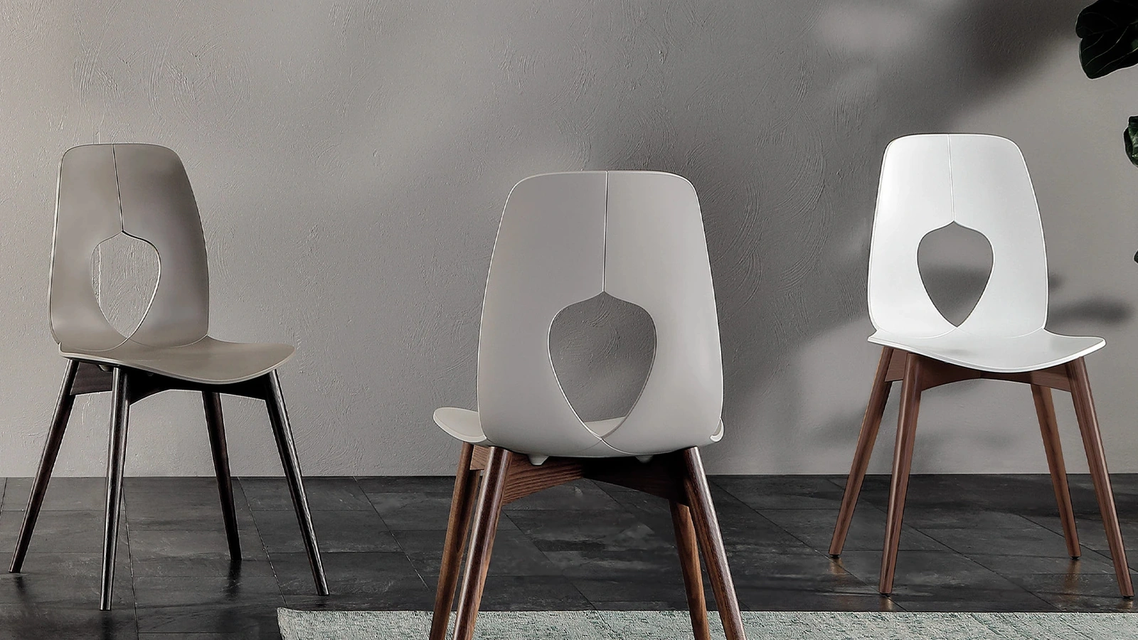 Sedia Hole Wood con gambe in legno e seduta in polipropilene di Tonin Casa