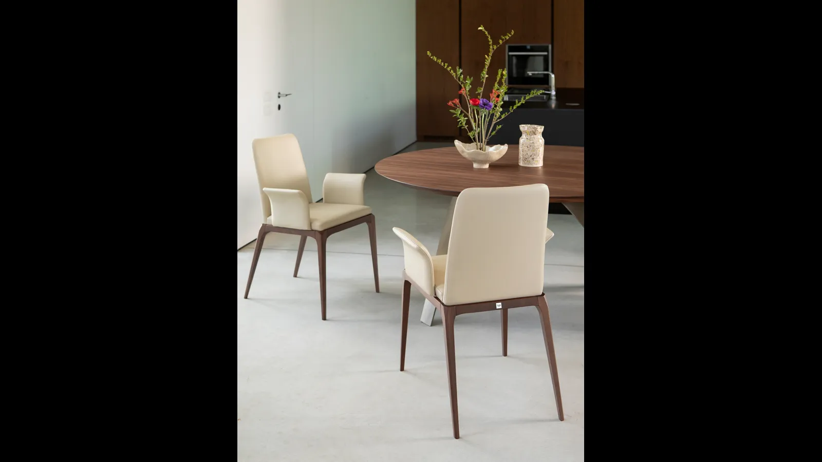 Sedia in pelle con braccioli Mademoiselle di Tonin Casa