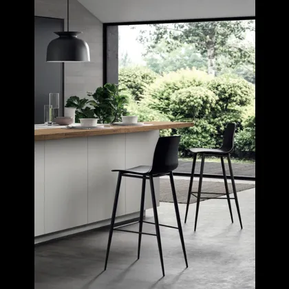 Sgabello Talya in polipropilene e metallo di FGF Mobili