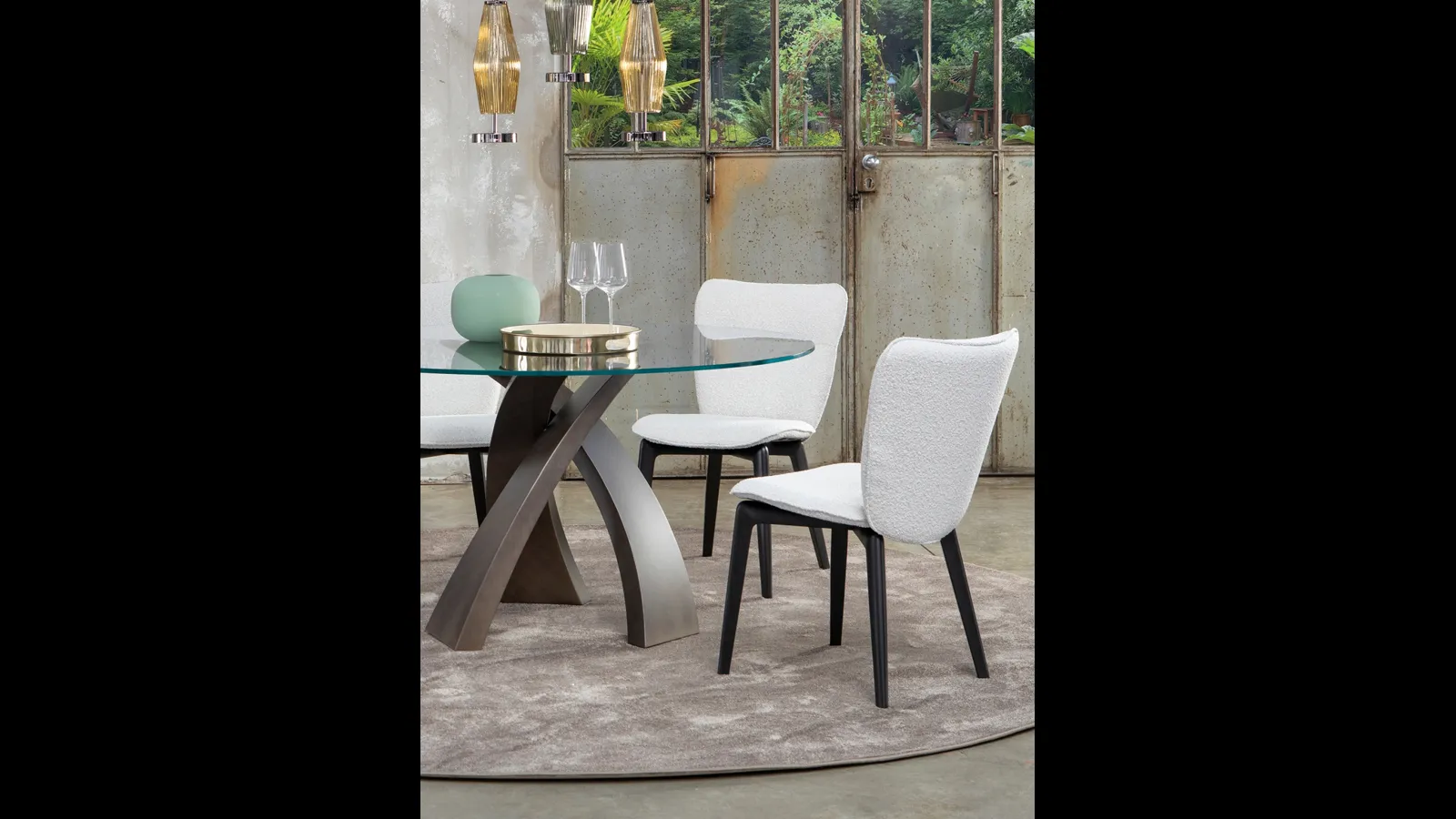 Sedia Tender rivestita in tessuto di Tonin Casa