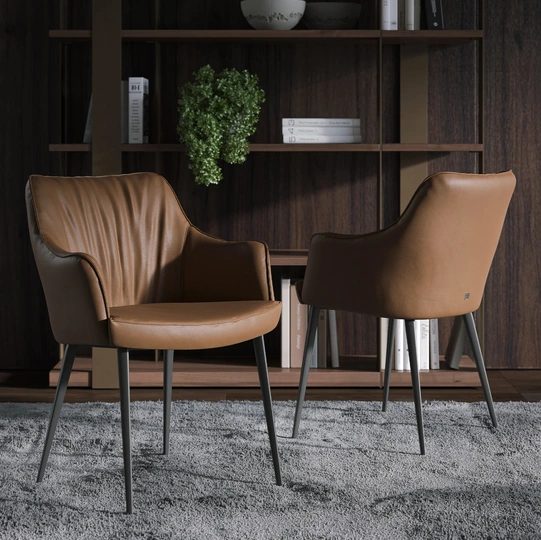 Sedia in pelle Gaia di Tonin Casa