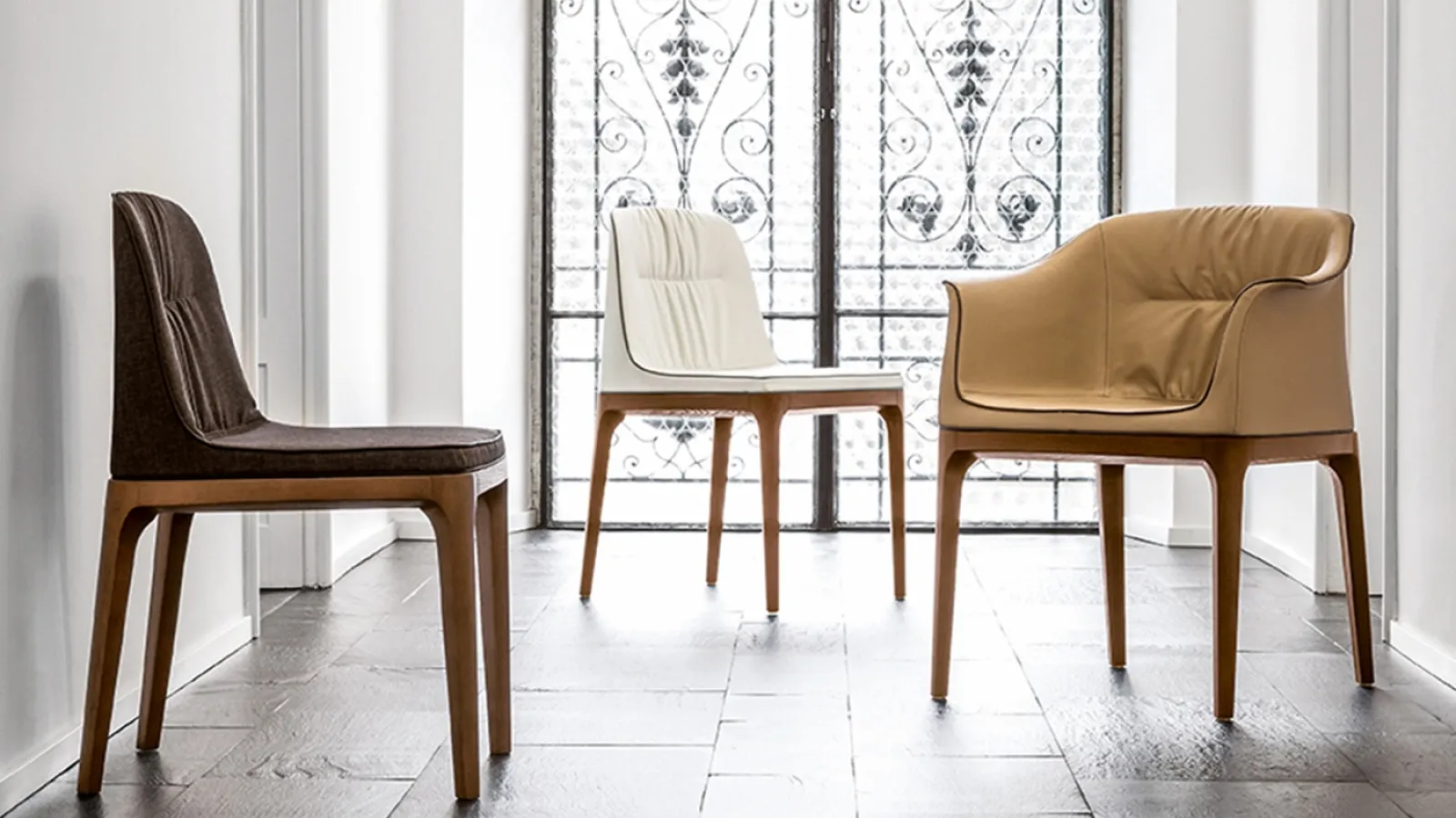 Sedia Mivida con seduta rivestita in pelle di Tonin Casa