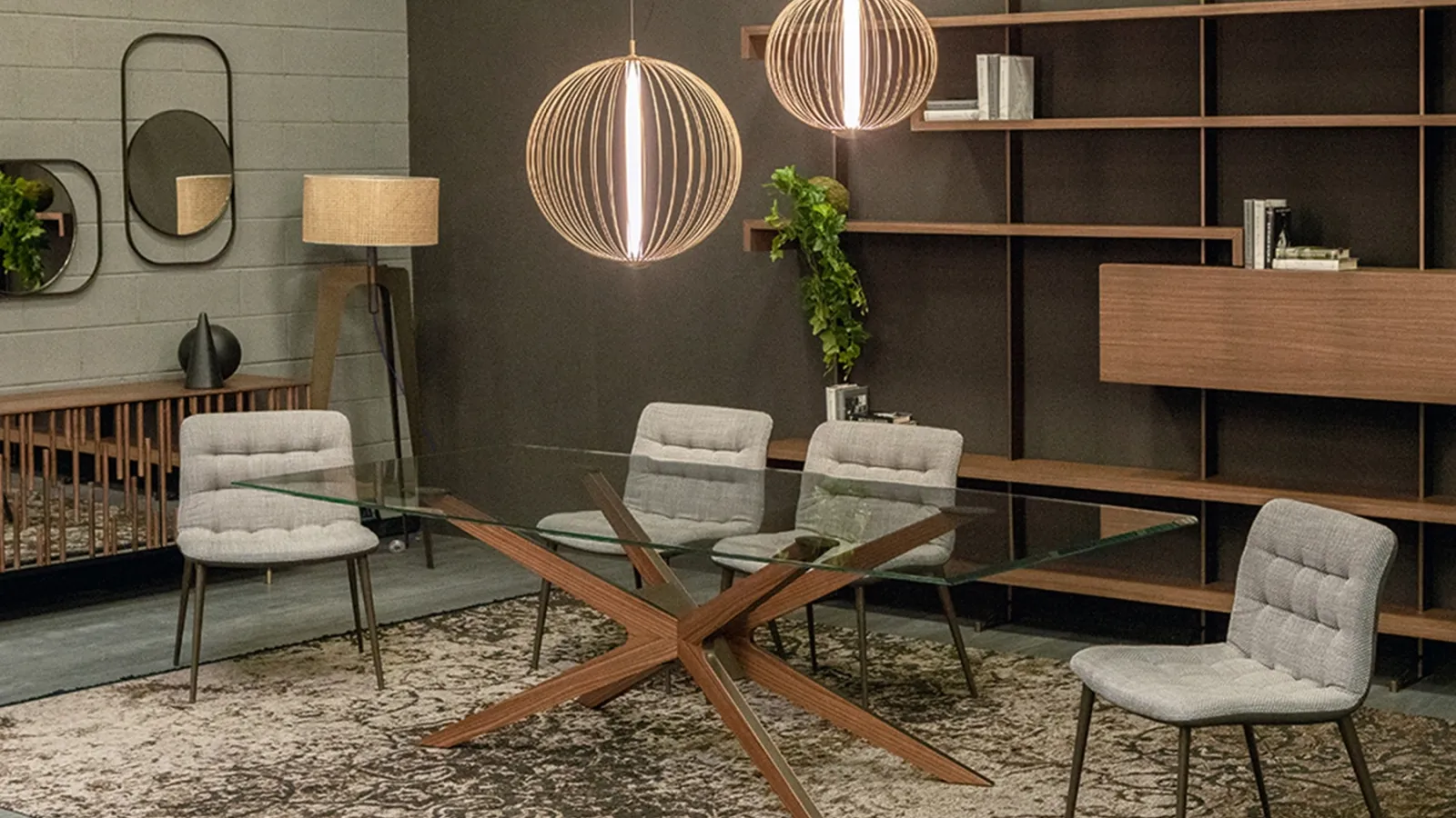 Tavolo Blade con top in vetro e base in legno di Tonin Casa