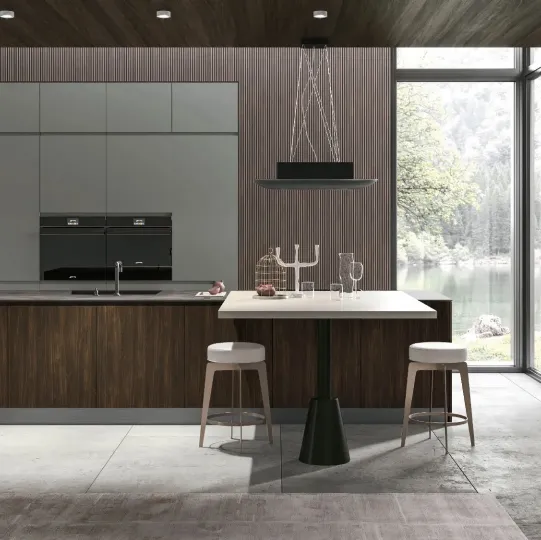 Cucina Moderna con isola Karma 08 in Rovere Corteccia e laccato Timo di Stosa