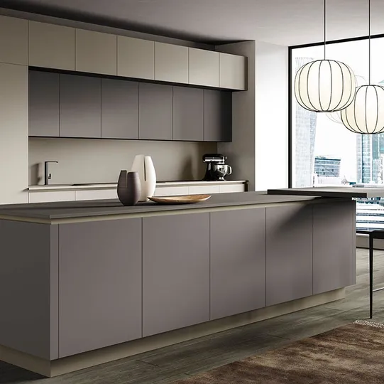 Cucina Moderna con isola Stratos in fenix grigio di Mobilturi